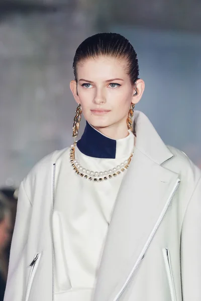 Look 60
